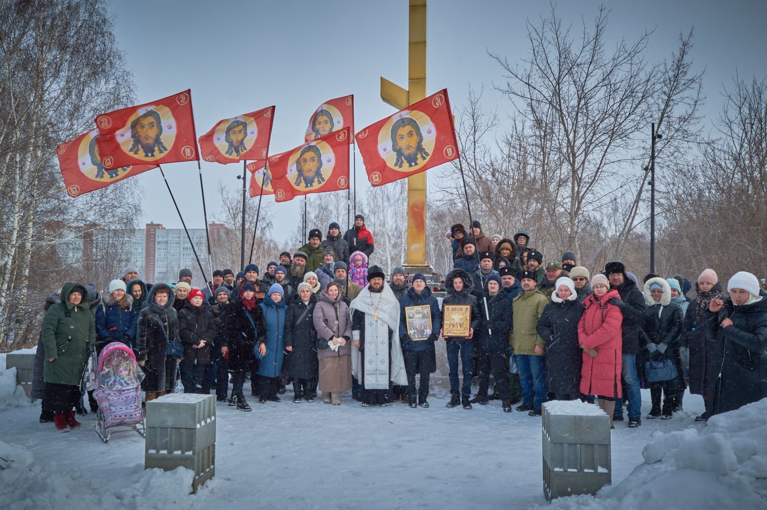 Прихожане Воскресенской церкви почтили память новомучеников у Поклонного креста
