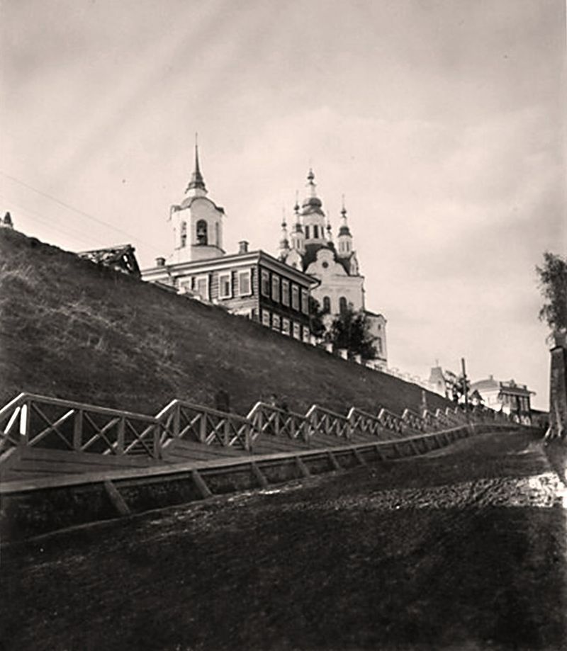 Воскресенская церковь на старой фотографии