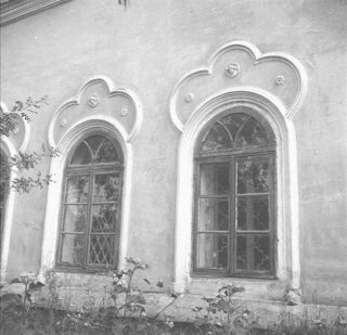 Воскресенская церковь в 1970-е годы: окна храма