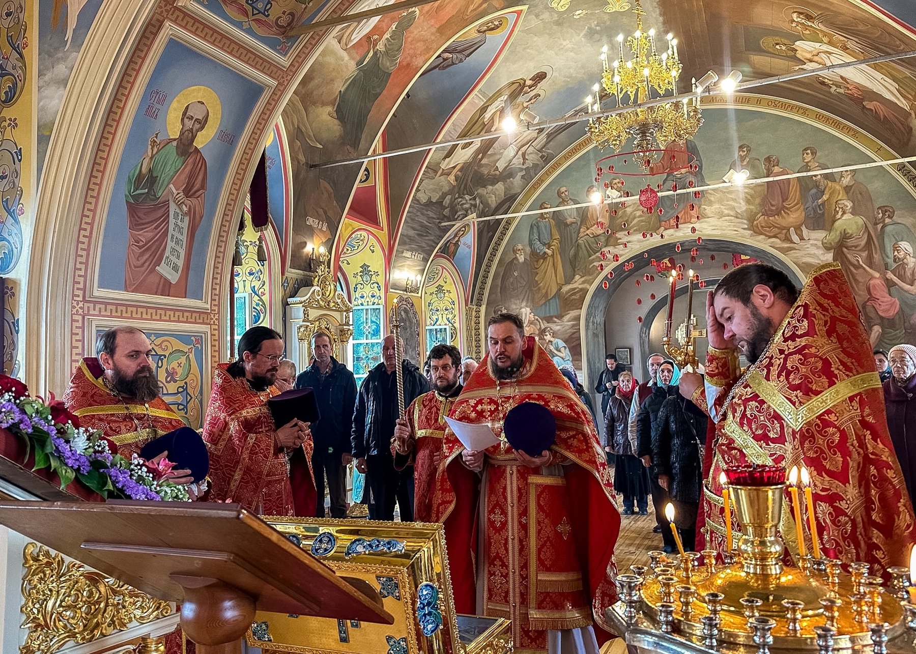 В среду Светлой седмицы Воскресенский храм города Томска посетили честные мощи святителя Макария…